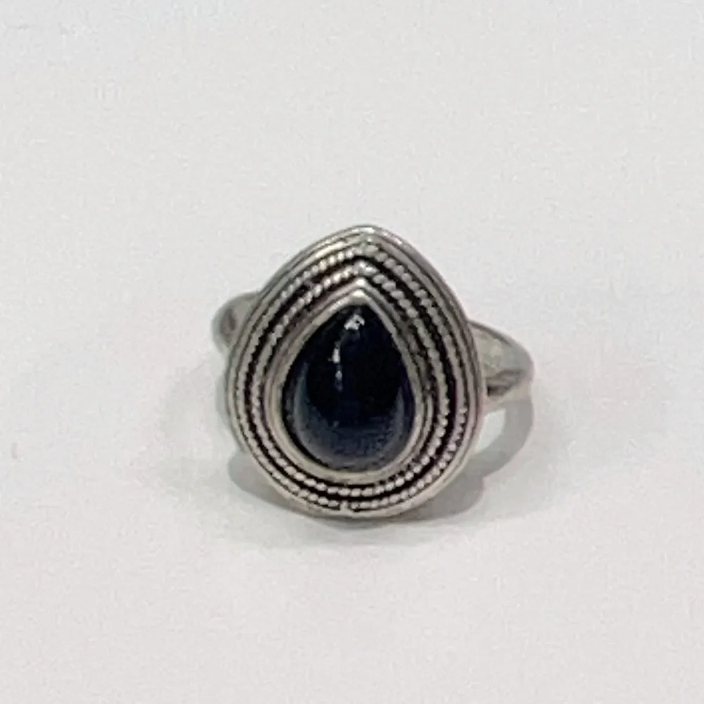 Victorian Vintage Like Black Ónix Faux Stone Silver plated Size 6.5